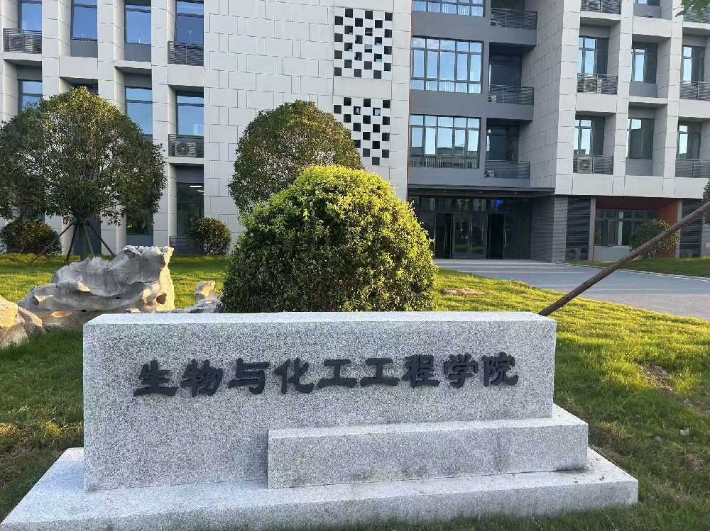 瑞金市扬州职业大学体育场高杆灯项目